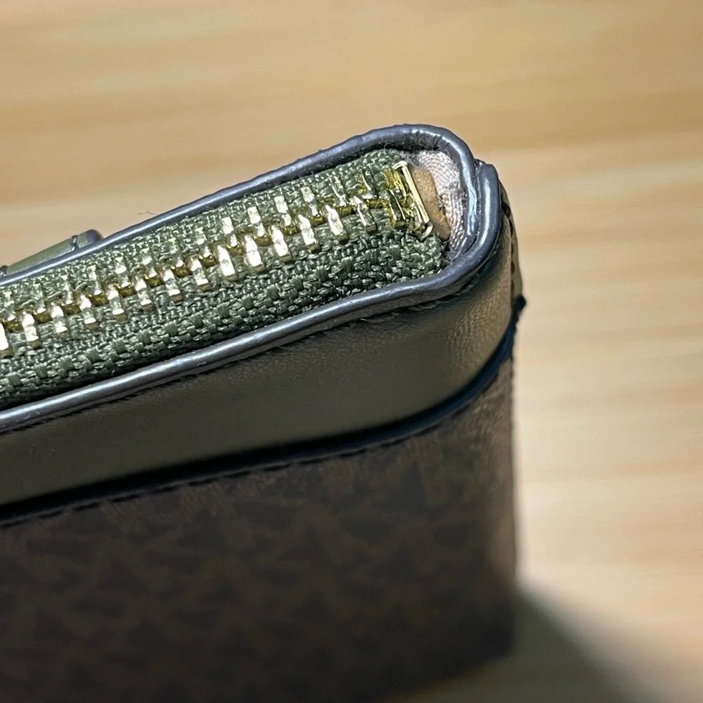 Michael Kors Clutch - Picture 8 of 9